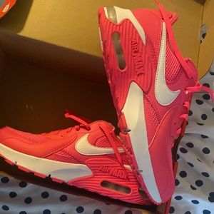 Woman’s size 8 1/2 Nike air max